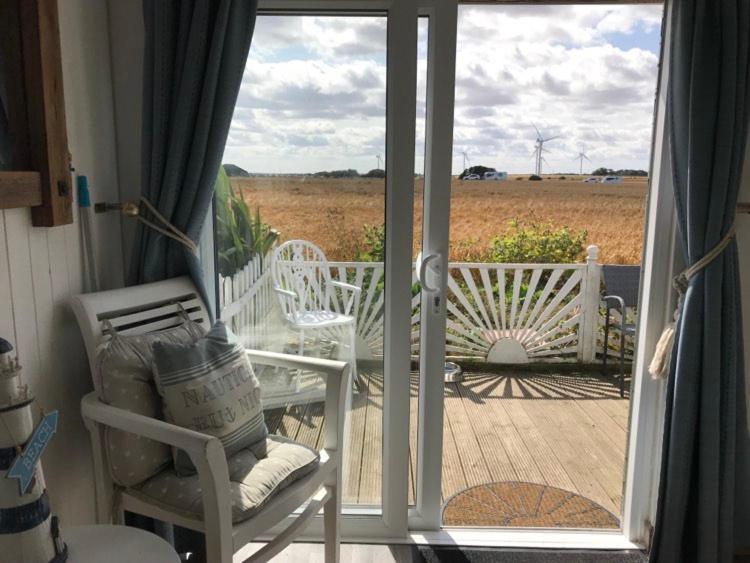The Sun Trap @ Bridlington'S Bed & Bowl Beach Breaks Exterior photo